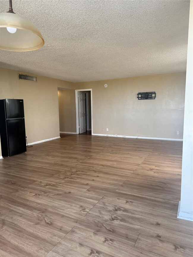 Building Photo - 4222 Inverrary Blvd