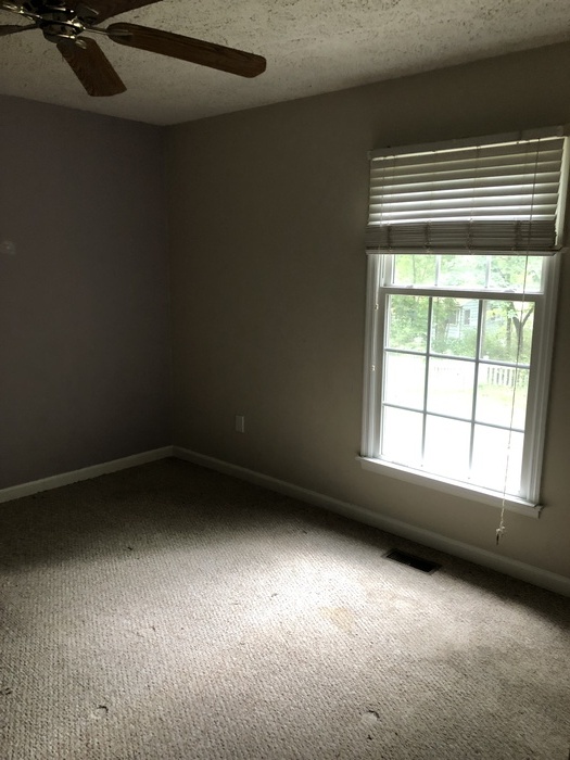 Building Photo - 2021 Eastwood Dr
