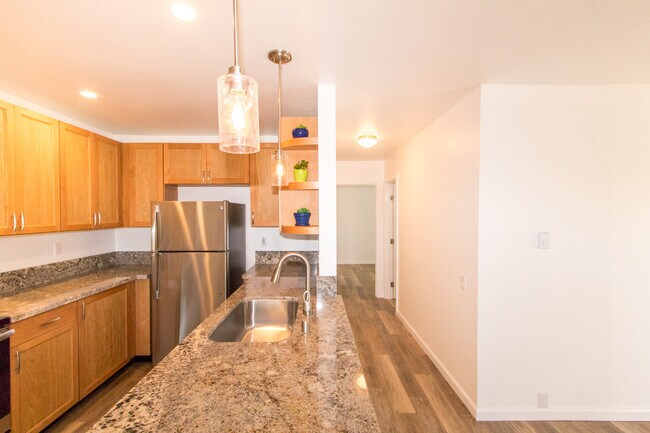 Building Photo - Elegantly Upgraded 2 Bed/1 Bath Condo in UTC with Private Patio/Washer & Dryer!