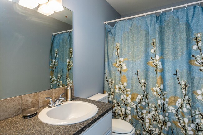 Building Photo - 1719 Centre St W