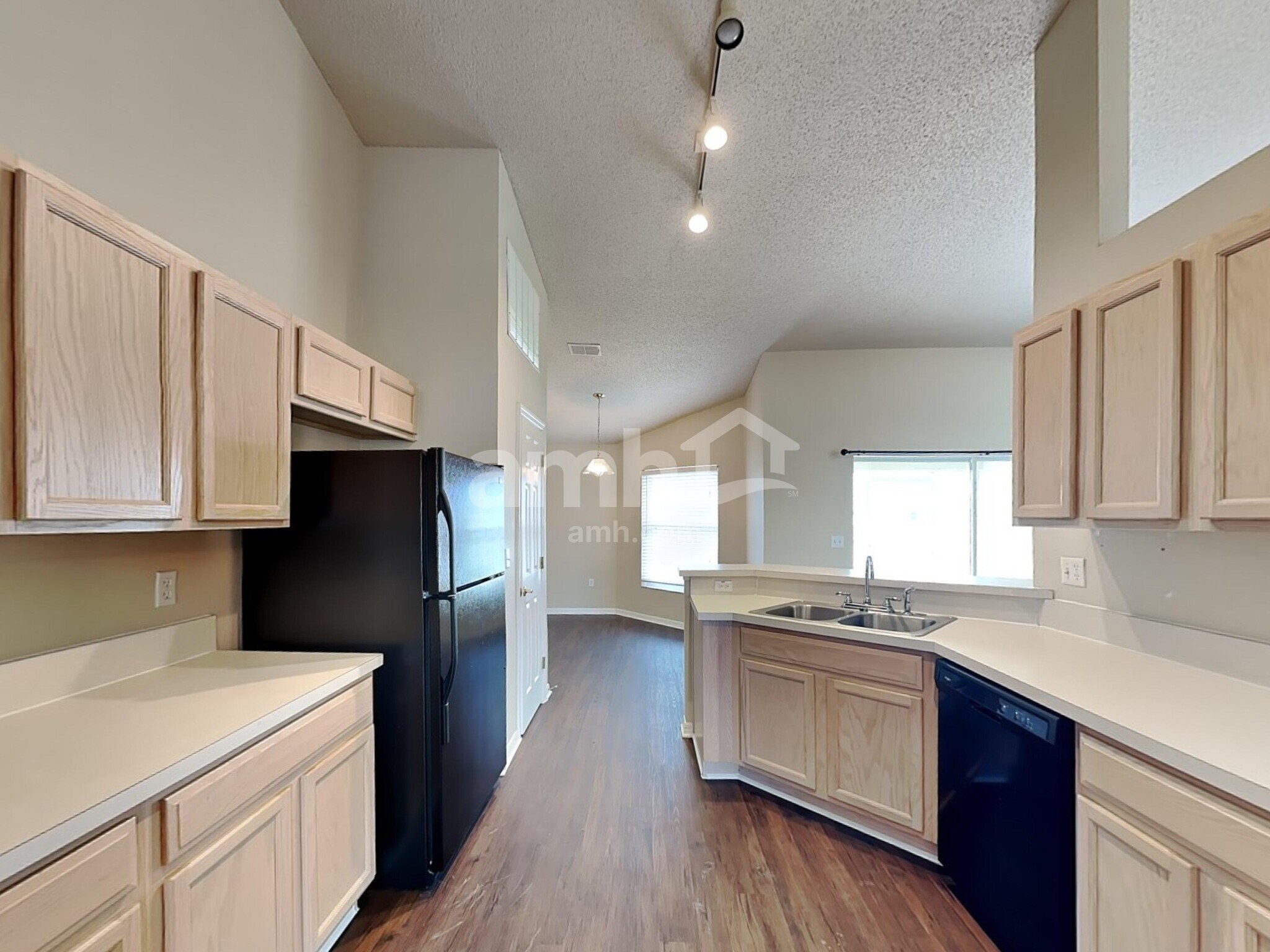 Building Photo - 875 Summer Glen Dr