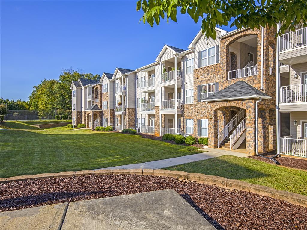 Ethan Pointe Apartments Burlington