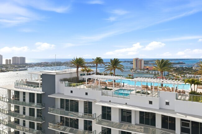 Building Photo - 220 Lake Shore Dr