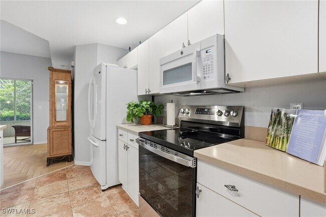 Building Photo - 28630 Carriage Home Dr