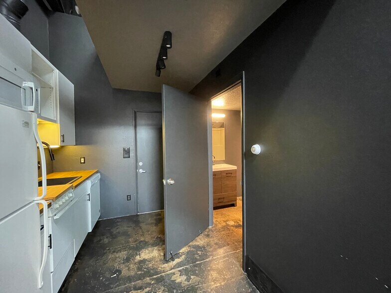 Building Photo - 440 W 900 S