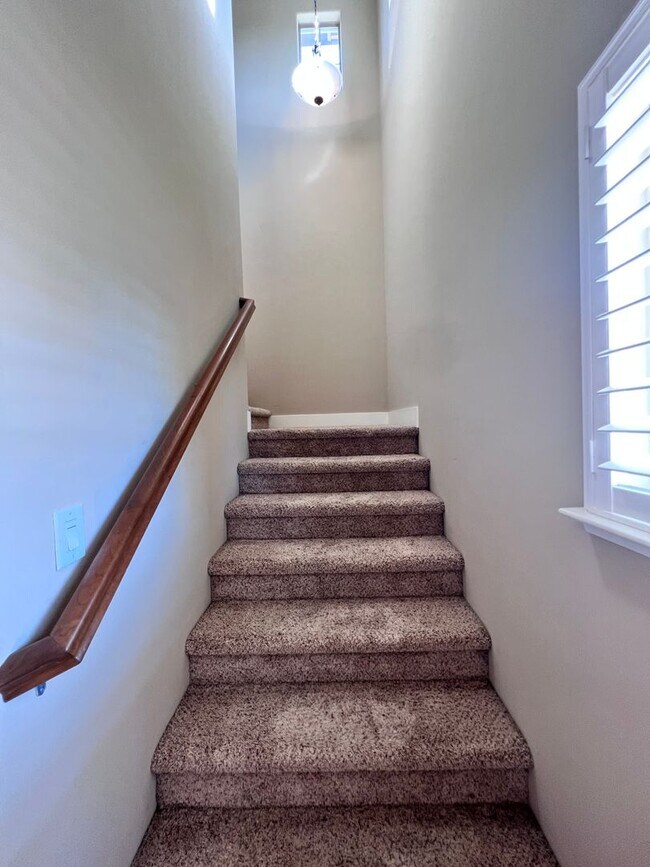 Building Photo - Stunning 3 Bedroom, 2.5 Bath Single Family Home, Gated Community, Beautiful Inside & Out!