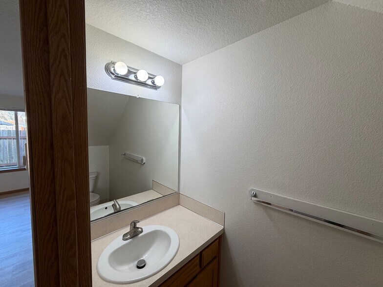 Building Photo - 1139 2nd St NW