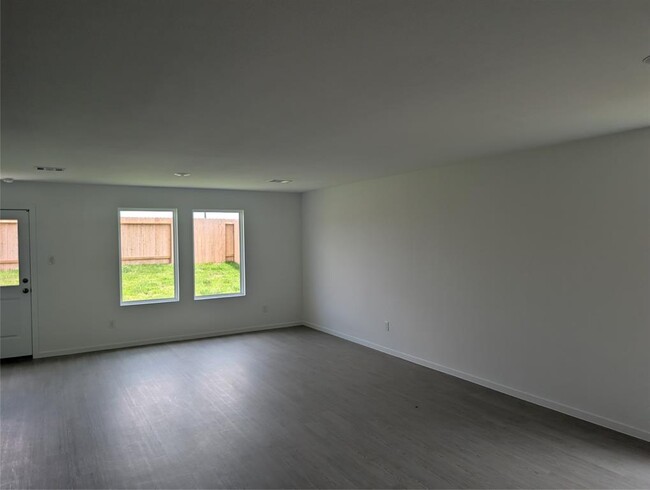 Building Photo - 25508 Roy Rogers Rd