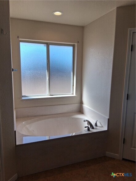 Building Photo - 3107 Lavender Ln