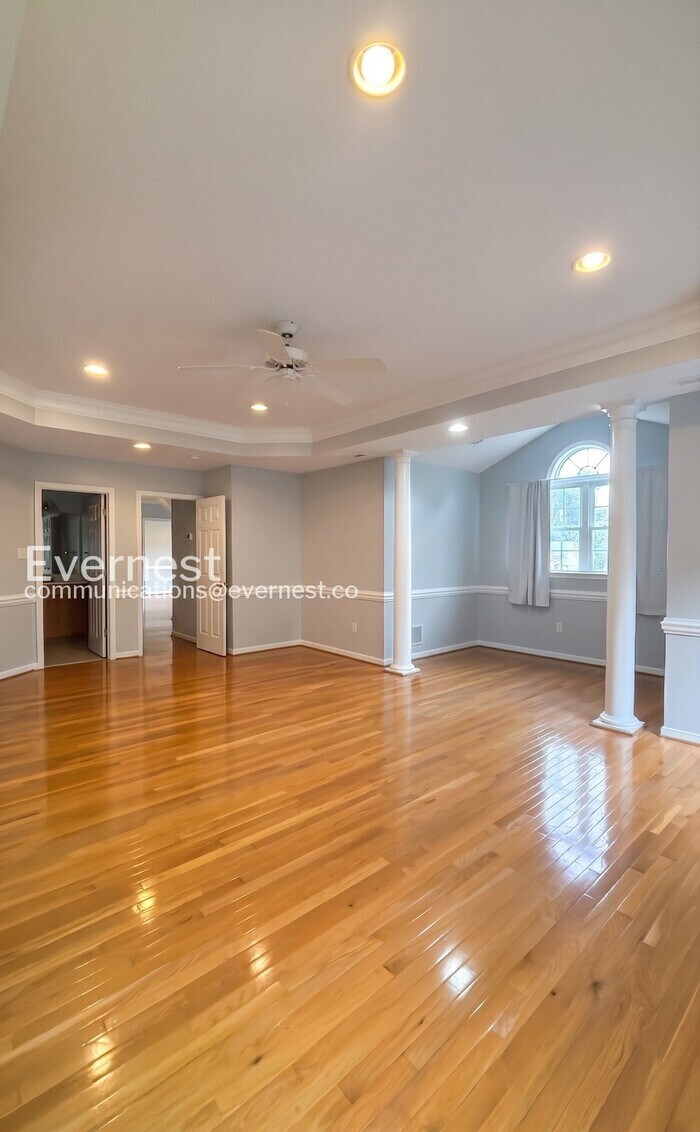 Building Photo - 13901 Riverdowns N Ct