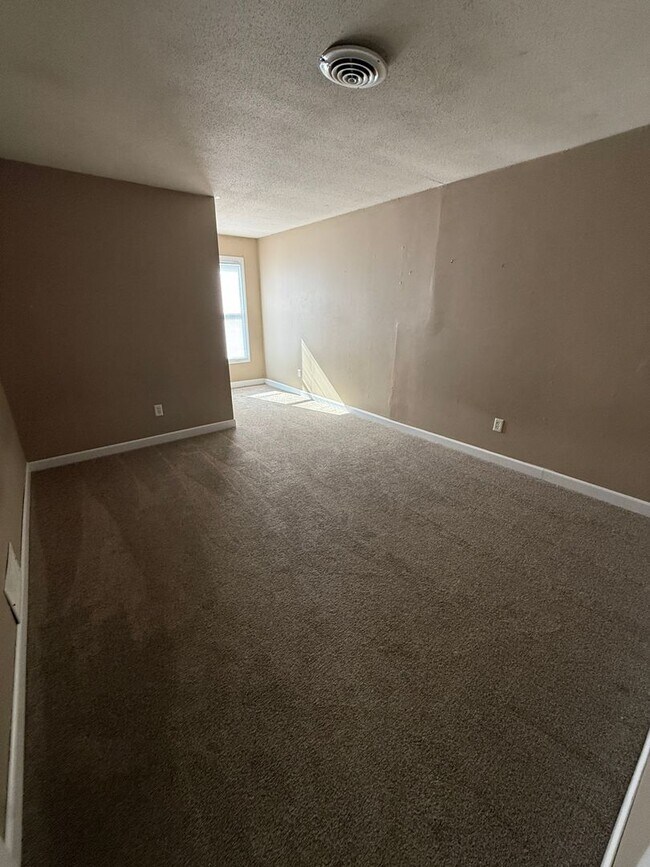 Building Photo - 422/424 N 8th Street