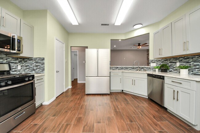 Building Photo - 16215 Cypress Trace Dr