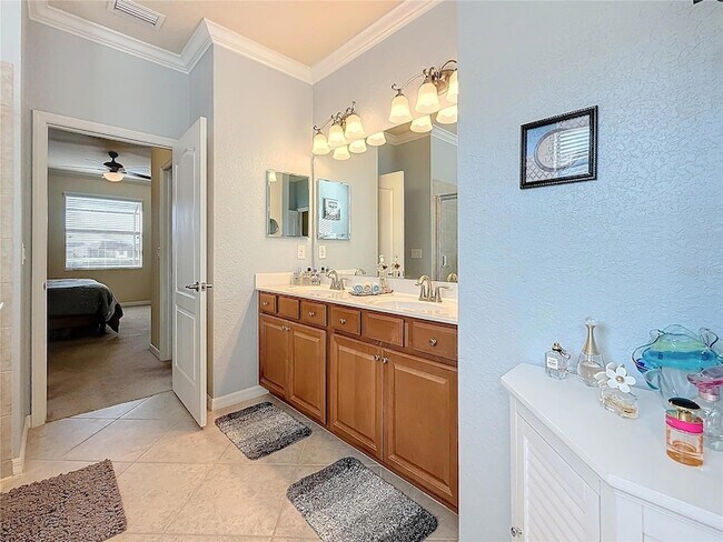 Building Photo - 6467 Willowshire Way