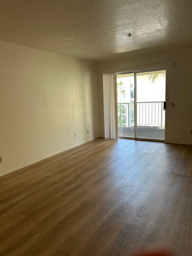 Building Photo - 2 Bedroom Condo located in Laughlin Bay