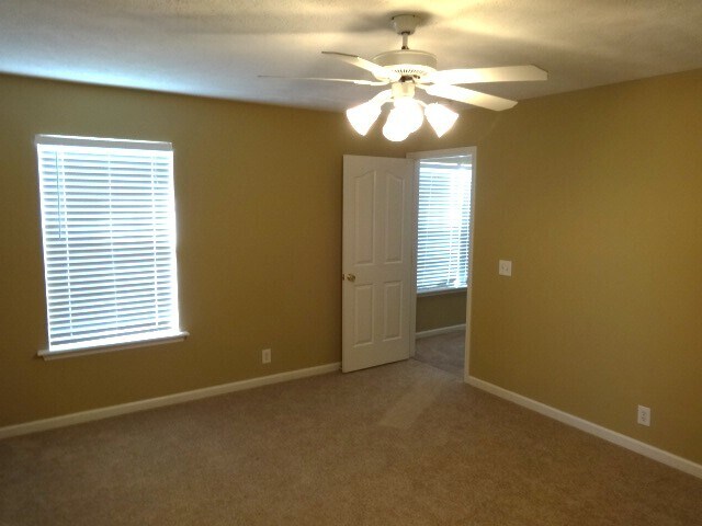 Building Photo - 7024 Legacy Dr