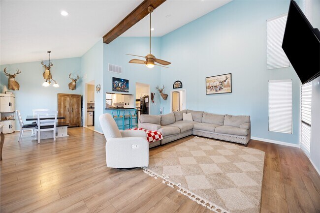 Building Photo - 1114 Tiki Dr