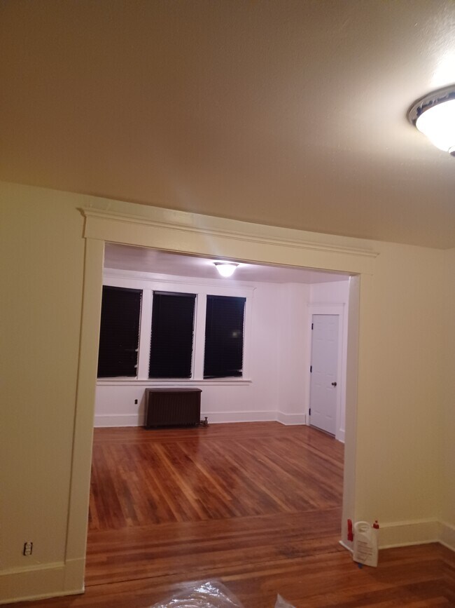 Livingroom/Front Entry - 65 Parmelee Ave