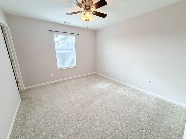 Building Photo - 1618 Woodside Cir