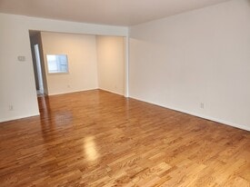 Building Photo - 157 Peyton St