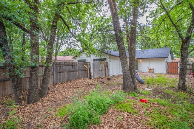 Building Photo - Remodeled 2BR Home w/ Fenced Yard – Only $1395