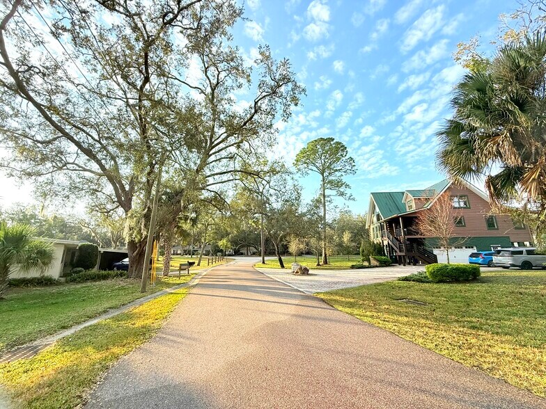 Building Photo - 219 Broadmoor Rd