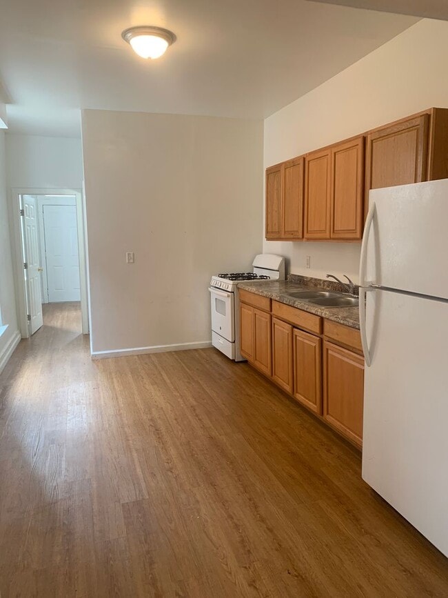 Building Photo - 2 Bedroom 1st Floor-Parking- Penn Park Area York City