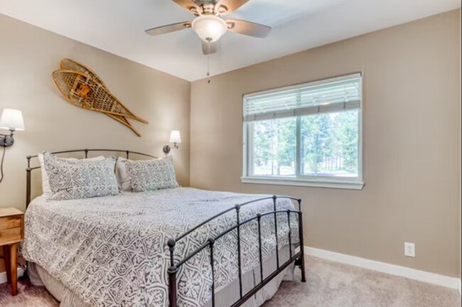 Building Photo - Fabulous Three Rivers Home on 1/2 acre!