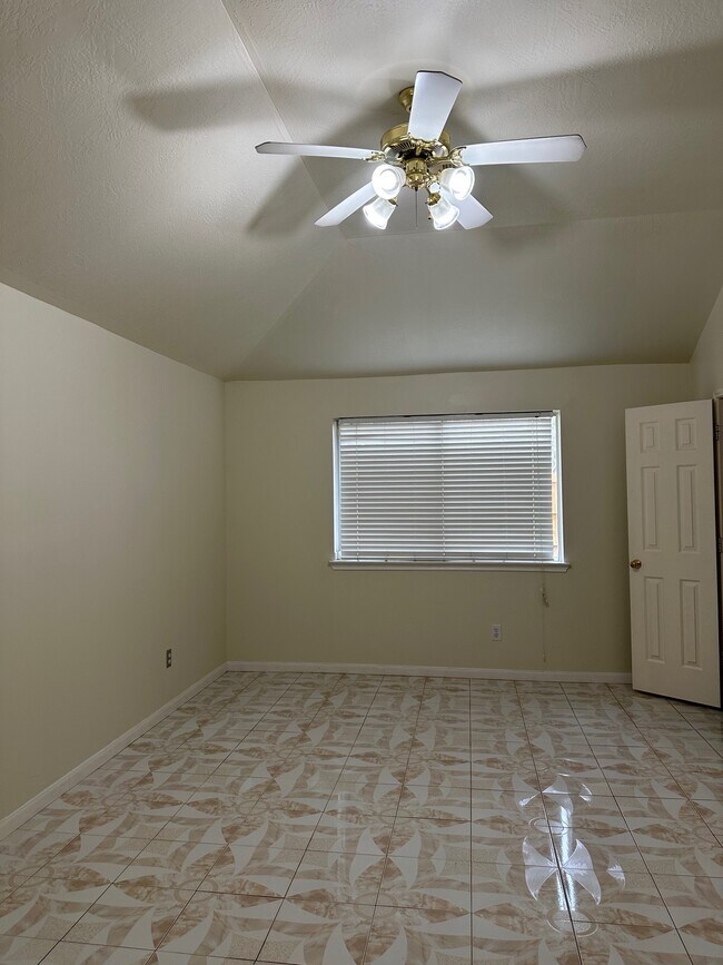 Building Photo - 3101 Meadow Bay Dr