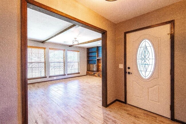 Building Photo - 1425 Venus Cir