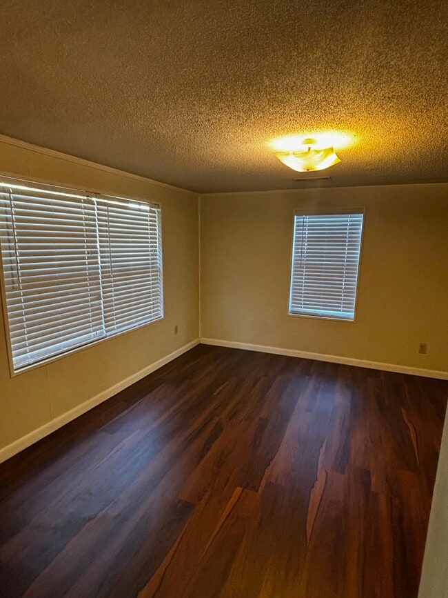 Building Photo - 500 Azalea St