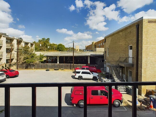 Building Photo - 3000 Guadalupe St