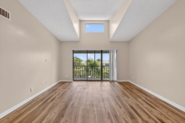 Building Photo - 624 Sea Pine Way