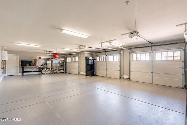Building Photo - 6433 E Calle Camelia