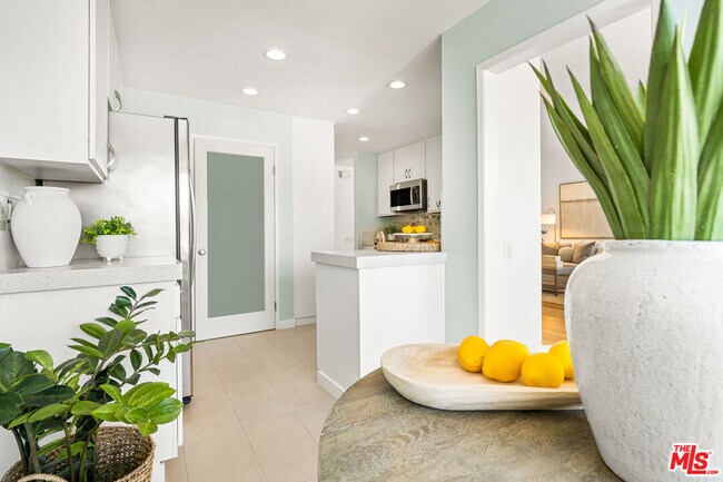 Building Photo - 4643 E 4th St