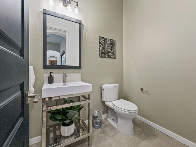 Building Photo - 14559 E Charter Oak Dr