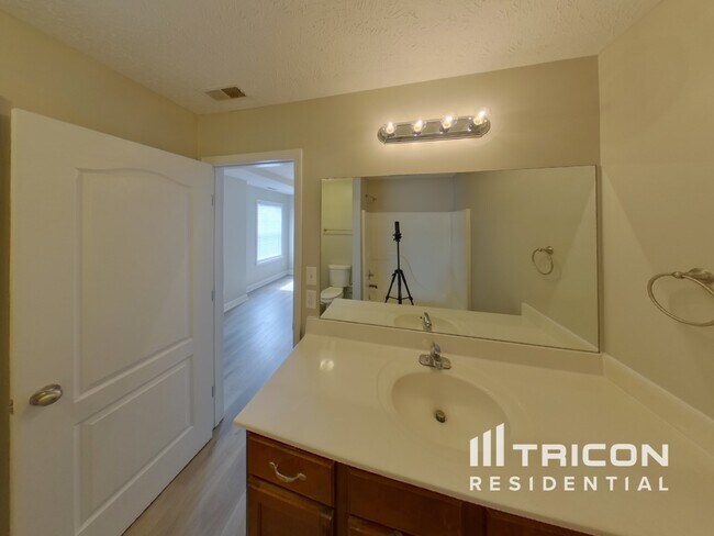 Building Photo - 1436 Beaconcrest Cir