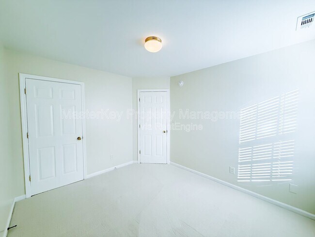 Building Photo - 804 Willowedge Ct