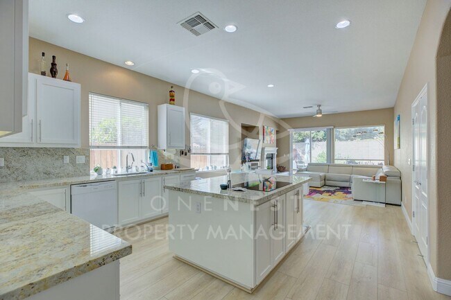 Building Photo - One of a kind, GREAT floorplan in Twelve B...