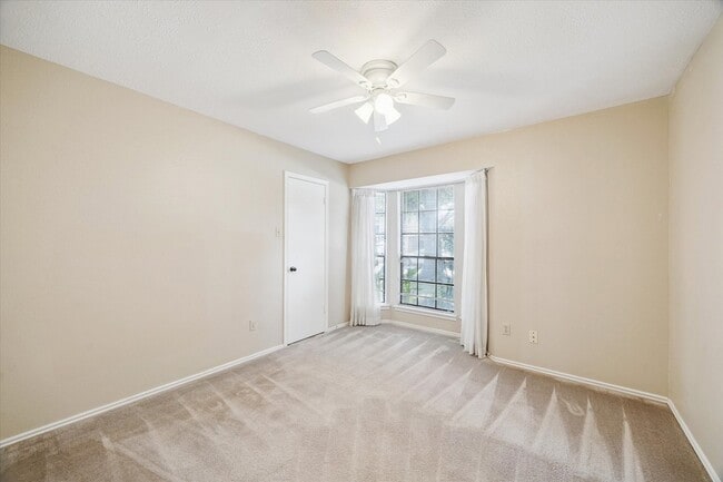 Building Photo - 16330 Leamington Ln