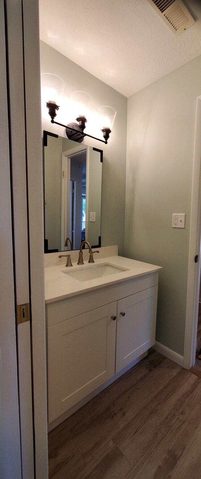 Building Photo - 1675 Cedarwood Dr