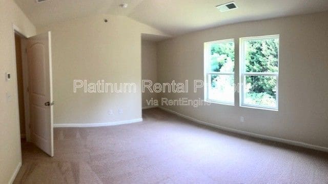 Building Photo - 2056 Belmont Cir NE