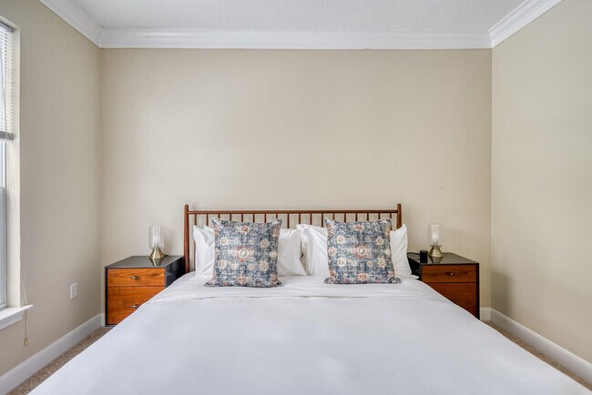 Building Photo - 1449 Main St