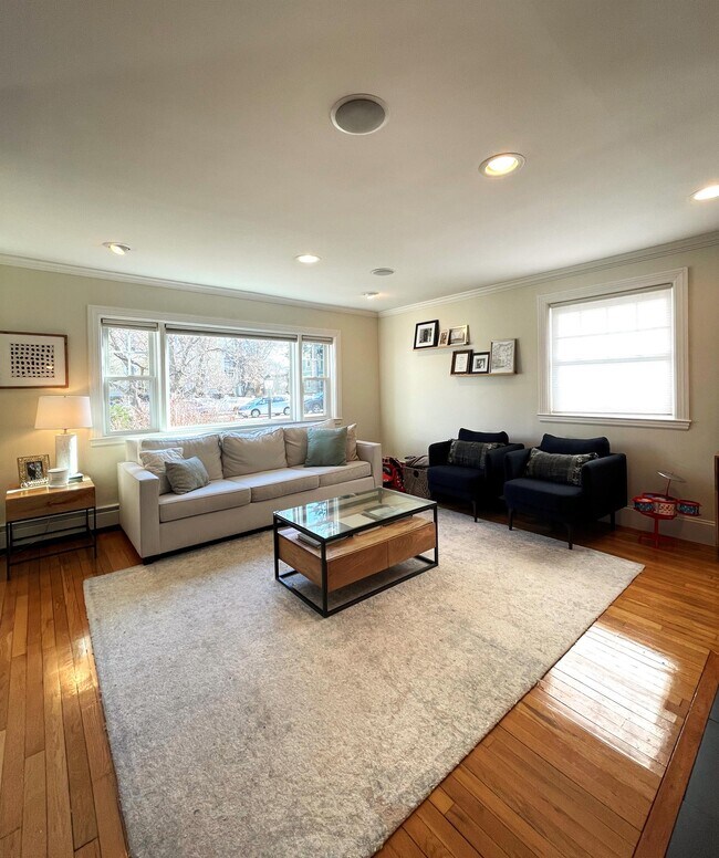 Building Photo - 36 Burroughs St