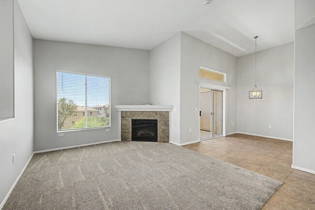 Building Photo - 2 BEDROOM CONDO WITH MOUNTAIN VIEWS!