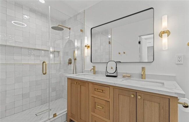 Building Photo - 240 W Gainsborough Rd