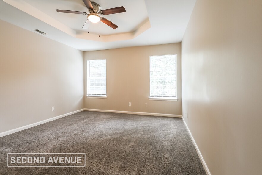 Building Photo - 174 Deerfield Dr