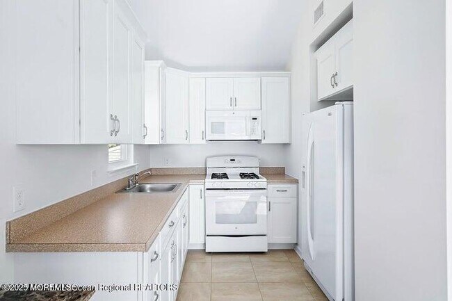 Building Photo - 109 W Pompano Way