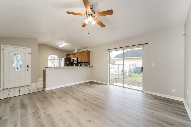 Building Photo - 1323 Dover Dr