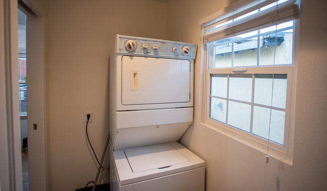 In House washer/dryer - 4271 Rosilyn Dr