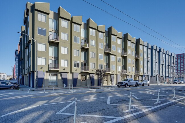 Building Photo - 661 5th St